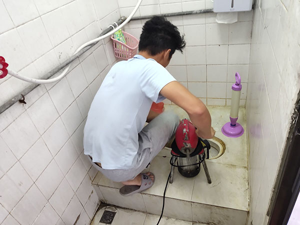 滦南肥皂掉到马桶里把马桶堵住了怎么办？马桶堵住了怎么办