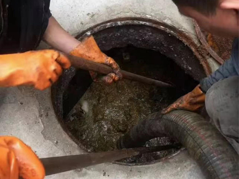 滦南清理化粪池时如何避免沼气的危害？